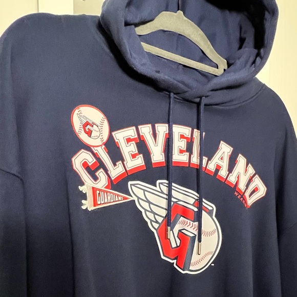 WEAR by Erin Andrews Cleveland Guardians Cropped Hoodie - Picture 2 of 6